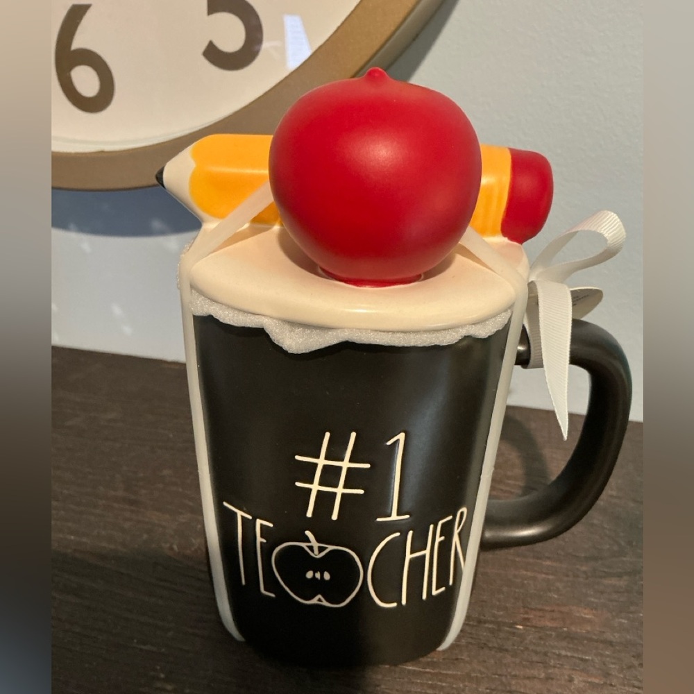 Rae Dunn #1 Teacher mug w/ apple / pencil Lid
( New - Never Used )